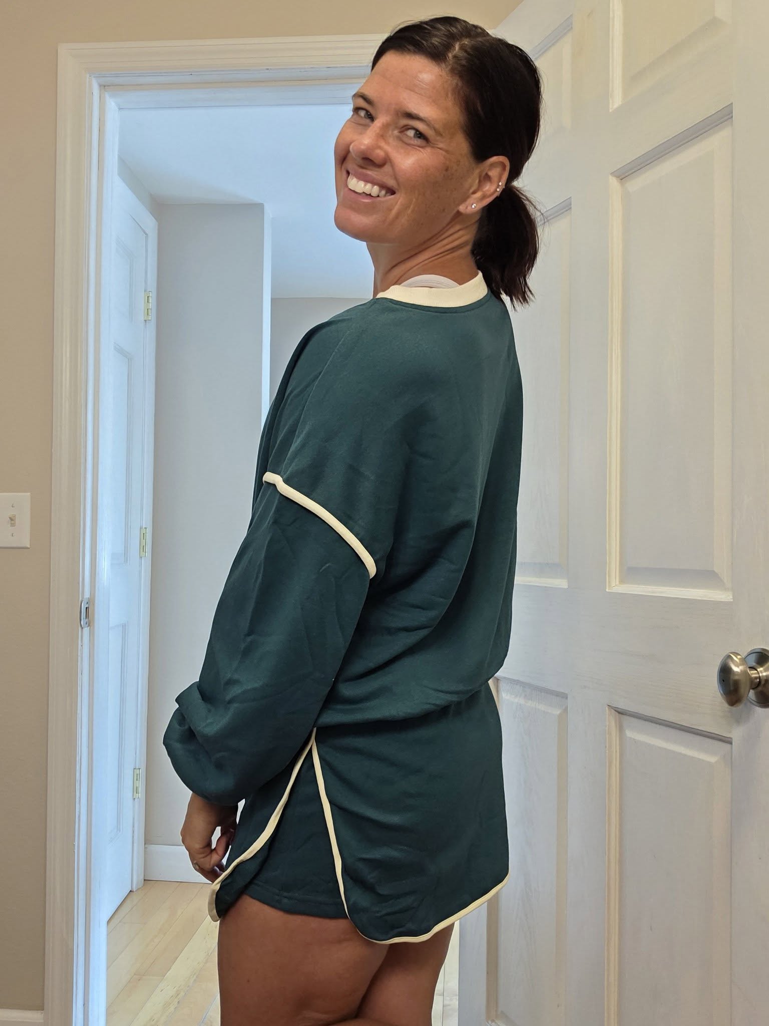 Contrast Loose Pullover Top and Lace-up Waist Skirt Set