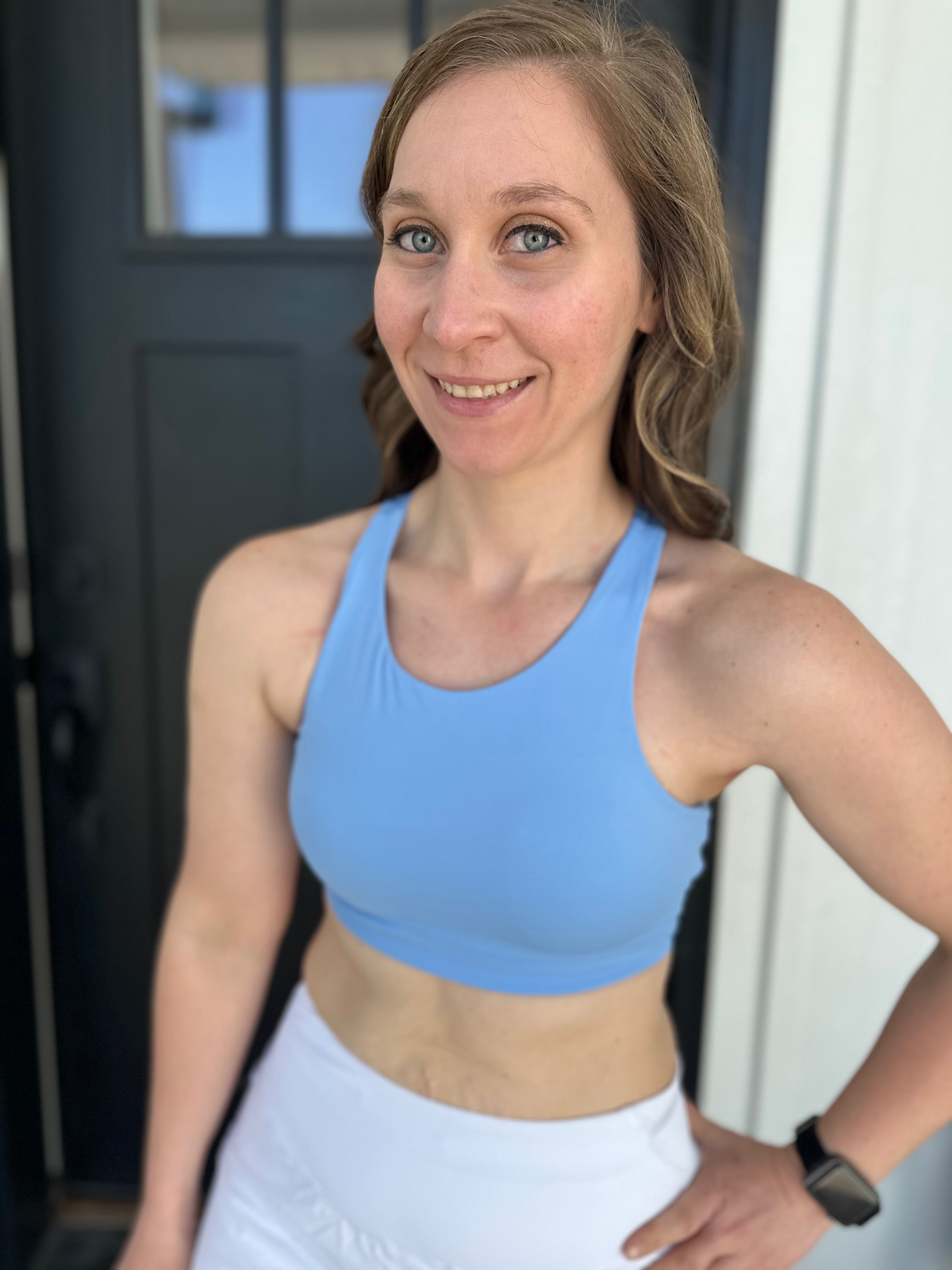 SOLID COLOR FULL-WRAP SPORTS BRA