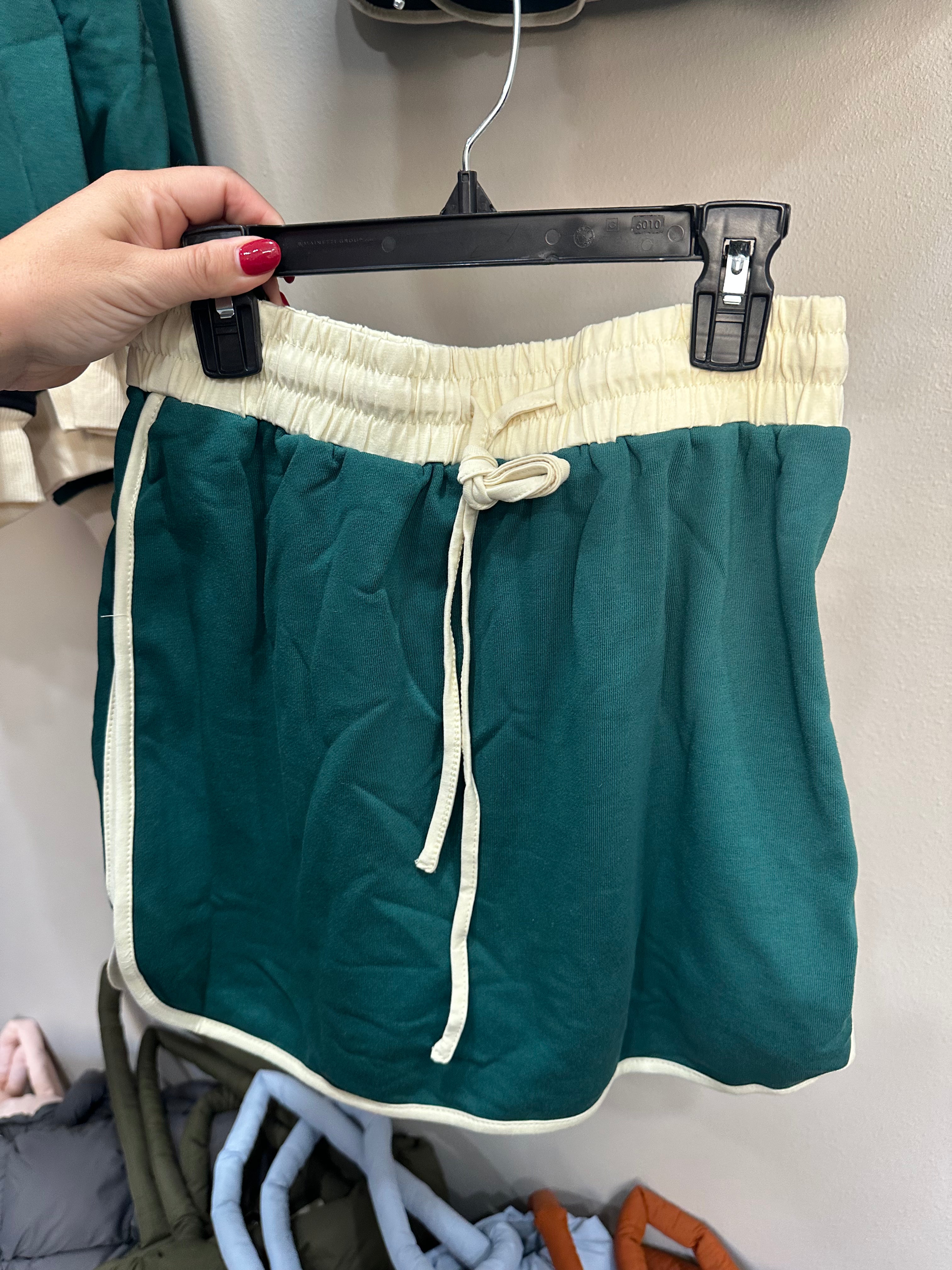 Contrast Loose Pullover Top and Lace-up Waist Skirt Set